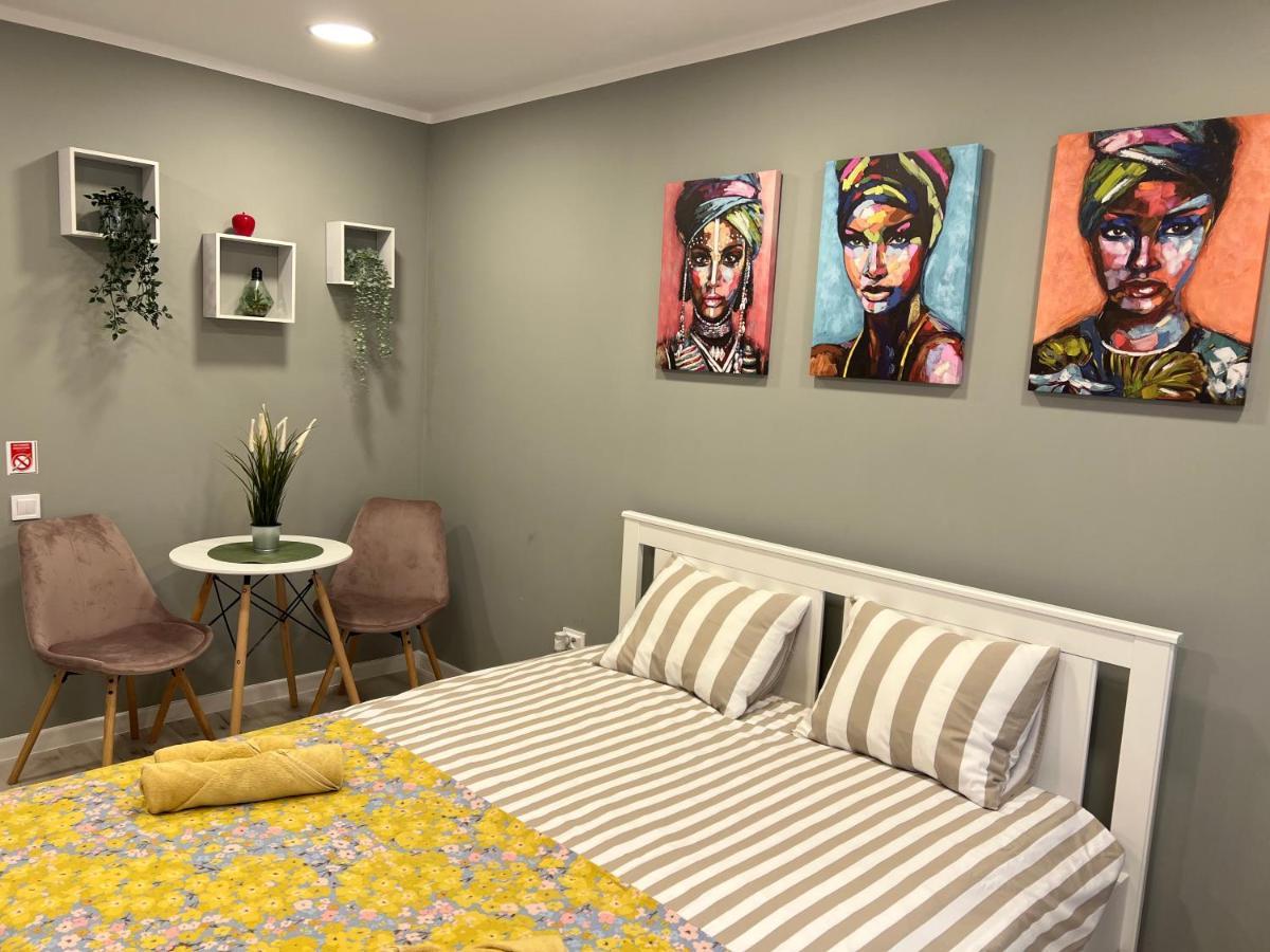 Studio Serenity Onesti Apartment Bagian luar foto