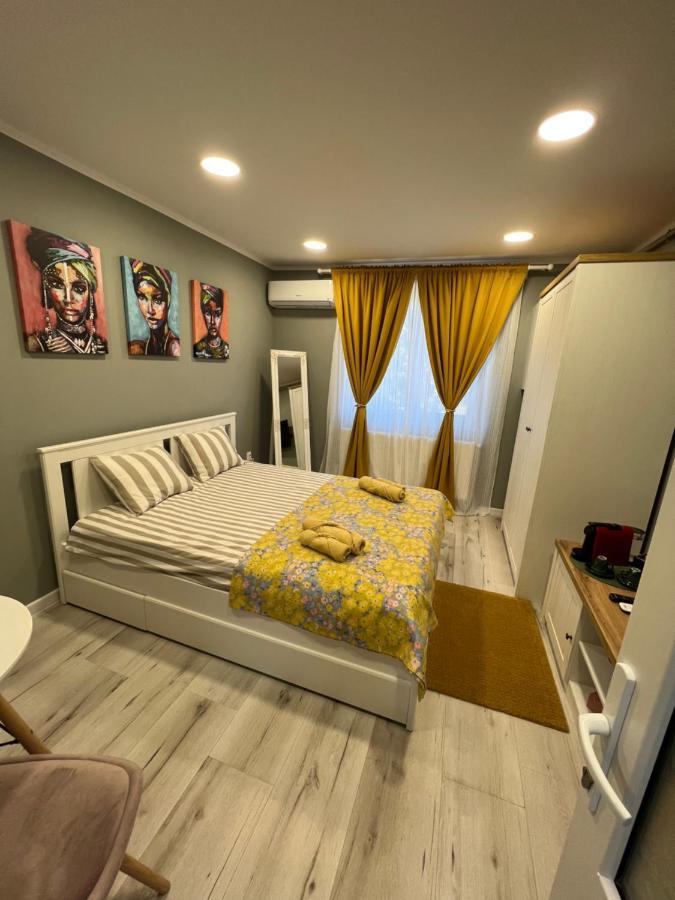 Studio Serenity Onesti Apartment Bagian luar foto